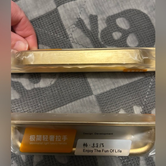 Gold pull handle - Picture 2 of 5